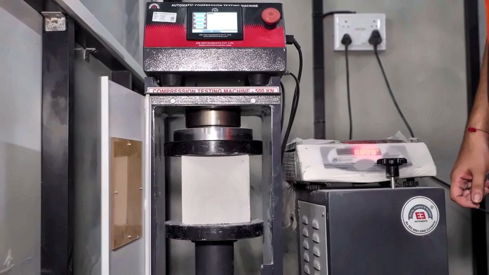 Compressive strength test of an AIWON block